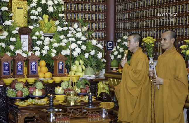 Giúp họ được an tâm cũng như cầu nguyện cho người thân đã mất của họ sớm được siêu thoát