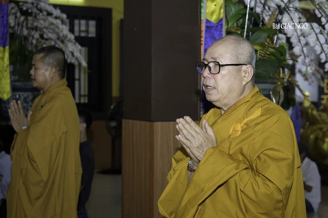 Mà còn giúp cho khẩu được thanh tịnh, tâm ý được sáng suốt, trí tuệ phát sinh