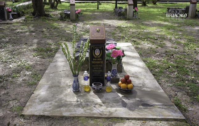 Phần mộ của Đại đức Thích Hành Tuệ tại Nghĩa trang Liệt sĩ Hàng Dương Phần mộ của Đại đức Thích Hành Tuệ tại Nghĩa trang Liệt sĩ Hàng Dương