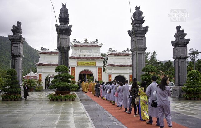 Đền thờ Côn Đảo, địa chỉ thiêng liêng ở vùng đất được xem là địa ngục trần gian, nơi giam cầm và tra tấn các chí sĩ, chiến sĩ, cán bộ và đồng bào yêu nước từ năm 1930 đến 30-4-1975.