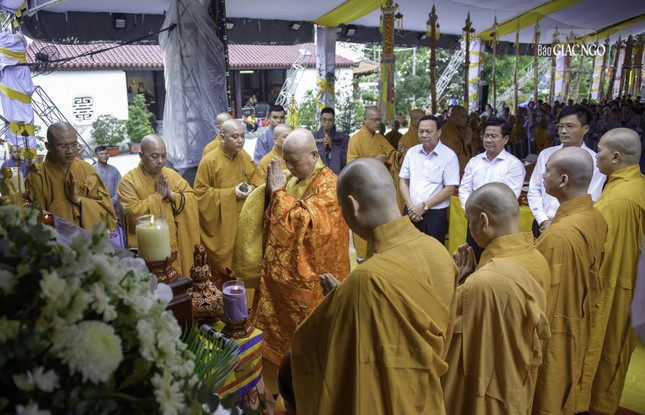 Trai đàn thực hiện theo nghi thức Cam lồ thí thực do Hòa thượng Thích Lệ Trang làm Gia trì sư với sự chủ bái là các vị lãnh đạo tỉnh Bà Rịa - Vũng Tàu