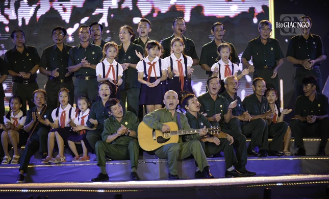 Cầu truyền hình trực tiếp chương trình nghệ thuật “Bản hùng ca bất diệt” kết nối Nghĩa trang Hàng Dương với Nghĩa trang Liệt sĩ A1, tỉnh Điện Biên