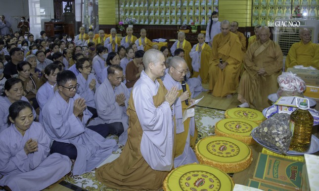 Cúng dường tại hạ trường chùa Bồ Đề Lan Nhã