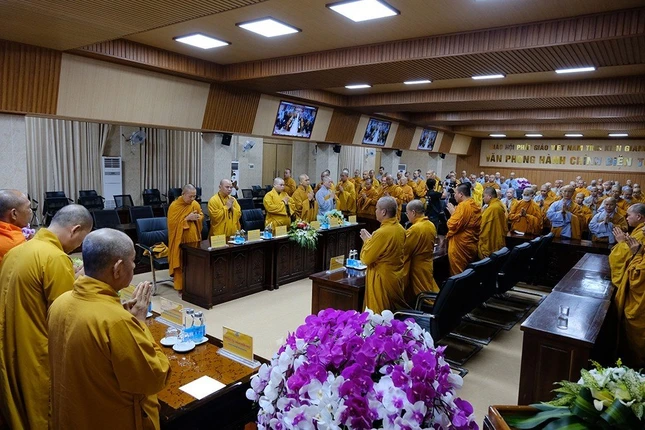 Ban Hoằng pháp T.Ư và Ban Kinh tế - Tài chính T.Ư thăm các trường hạ tại các tỉnh miền Tây