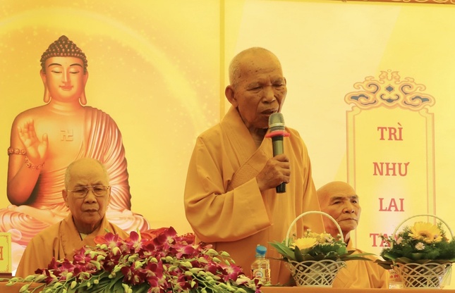 Hòa thượng Thích Đồng Tiến ban đạo từ