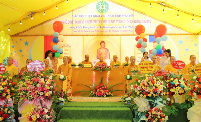 Chư tôn đức tham dự