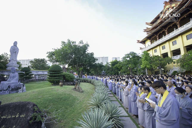 Hơn 1.000 Phật tử đạo tràng Pháp hoa tham dự buổi lễ