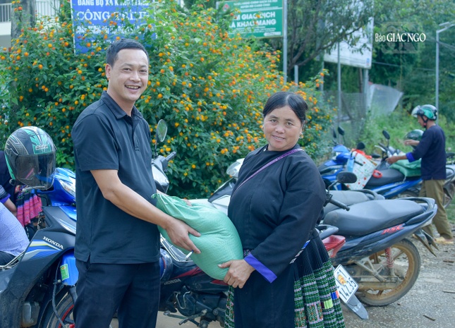 Mỗi món quà thể hiện tinh thần tương thân tương ái của người dân Việt Nam trong lúc khó khăn