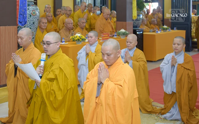 Đại diện các hành giả an cư dâng lời cảm niệm