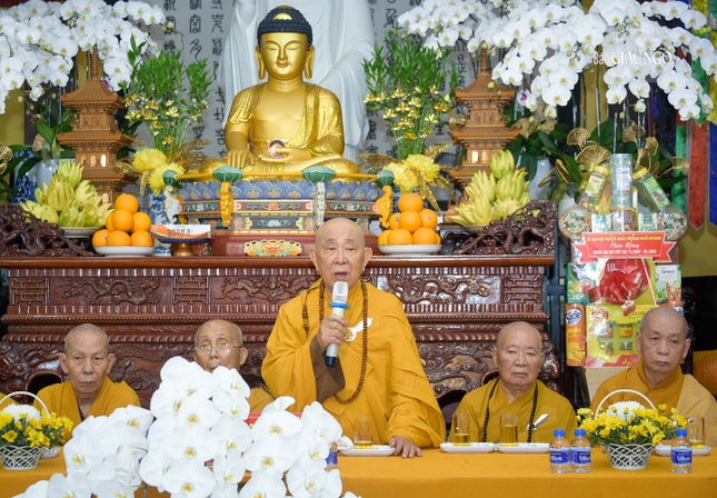 Trưởng lão Hòa thượng Thích Như Tín ban đạo từ