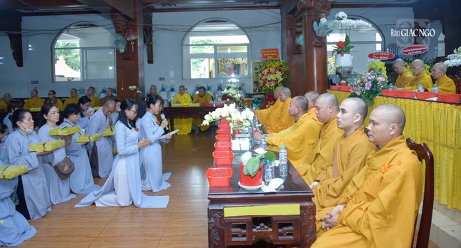 Quang cảnh buổi lễ tạ pháp an cư, dâng y cúng dường Đại lễ Vu lan - Báo hiếu tại chùa Đức Phú