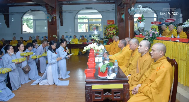 Quang cảnh buổi lễ tạ pháp an cư, dâng y cúng dường Đại lễ Vu lan - Báo hiếu tại chùa Đức Phú