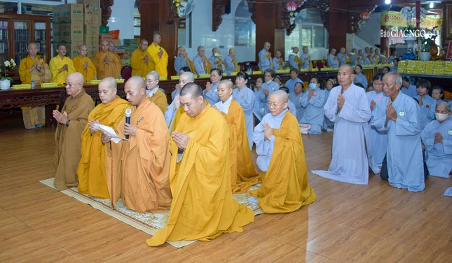 Đại diện hành giả dâng lời cảm niệm