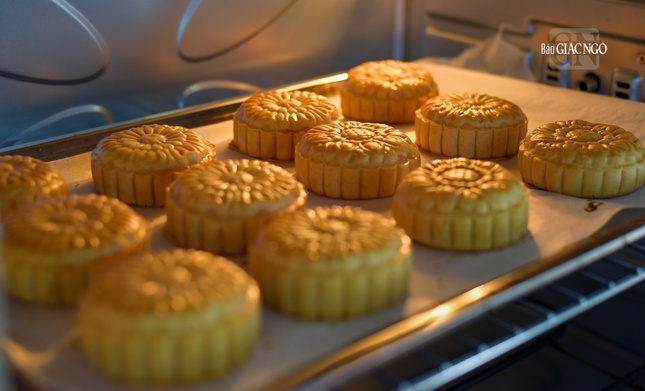 Được biết, phải mất trung bình 50 phút mới nướng xong một mẻ bánh đảm bảo tiêu chuẩn