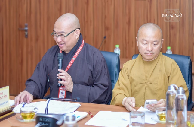 Thượng tọa Thích Phước Nguyên, Phó Tổng Thư ký kiêm Chánh Văn phòng II T.Ư đóng góp ý kiến Thượng tọa Thích Phước Nguyên, Phó Tổng Thư ký kiêm Chánh Văn phòng II T.Ư đóng góp ý kiến