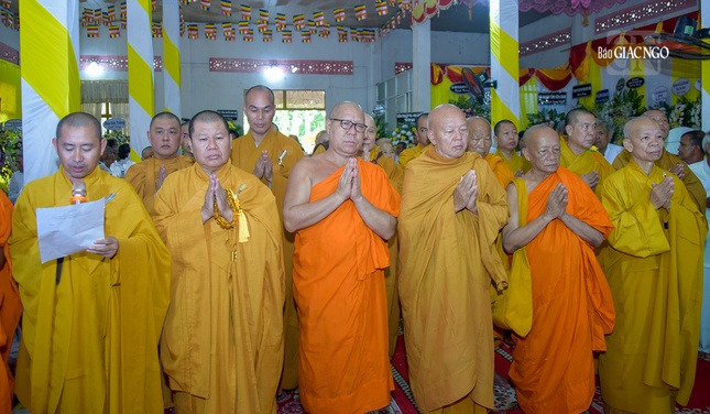 Đoàn Ban Trị sự GHPGVN tỉnh Sóc Trăng viếng tang