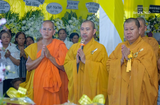 Đại đức Thích Thiện Nguyện, Chánh Thư ký Ban Trị sự Phật giáo tỉnh Sóc Trăng dâng lời tưởng niệm