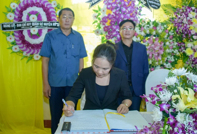 Ký sổ tang lưu niệm