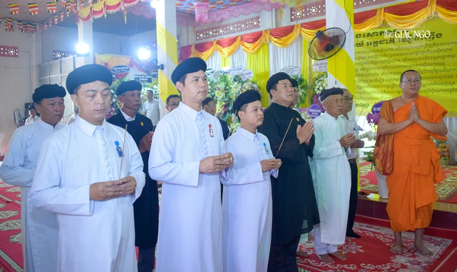 Đại diện các tôn giáo bạn viếng tang vào sáng nay, 5-10