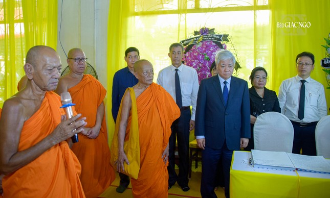 Hòa thượng Đào Như cùng chư tôn đức lãnh đạo GHPGVN, hệ phái Phật giáo Nam tông Khmer cảm ơn lãnh đạo Đảng, Nhà nước, UBTƯMTTQVN đã dành tình cảm cao quý đến Trưởng lão Hòa thượng Dương Nhơn