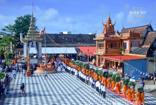 Ngài là vị giáo phẩm khả kính