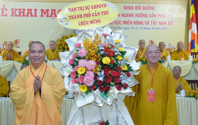 Ban Trị sự GHPGVN TP.Cần Thơ chúc mừng