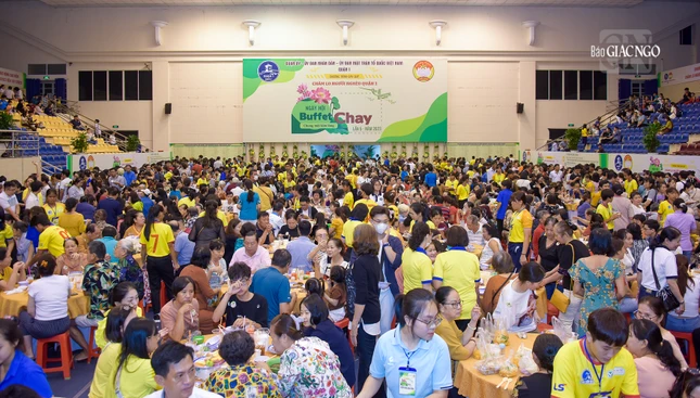 Hơn 2.000 thực khách tham dự ngày hội buffet chay tại Nhà thi đấu Nguyễn Du (Q.1)