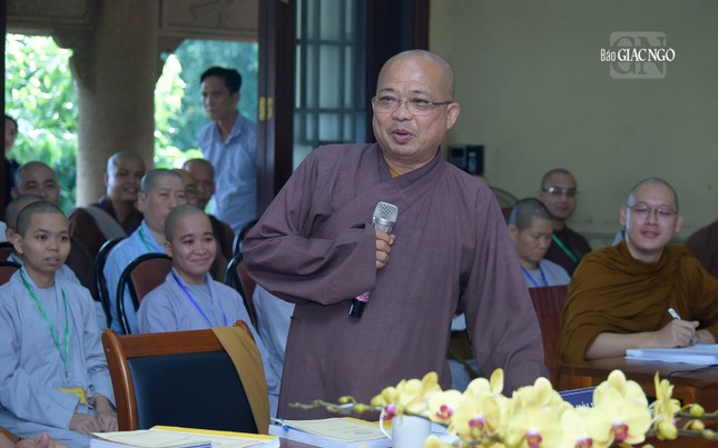 Thượng tọa TS Thích Chơn Minh nhận xét luận án