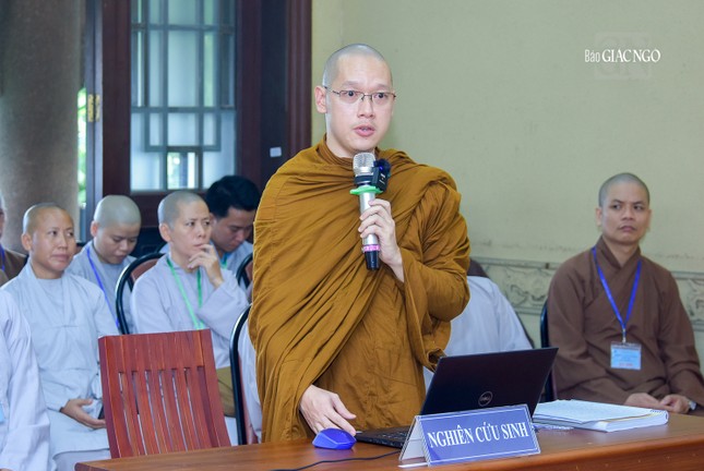 Nghiên cứu sinh Nguyễn Hoàng Phúc bảo vệ luận án trước hội đồng