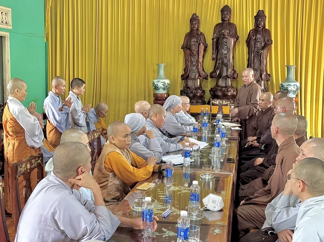 Buổi họp sáng 31-10 của Ban Trị sự Phật giáo tỉnh Lâm Đồng với Ni chúng thiền viện Long Tượng, nơi xảy ra vụ việc gây xôn xao dư luận