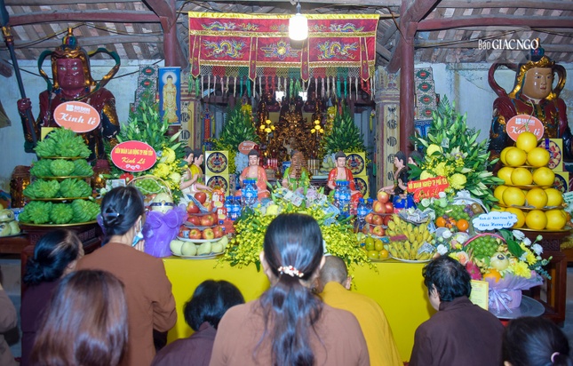 Chánh điện chùa Hương Ấp (Vạn Xuân tự)