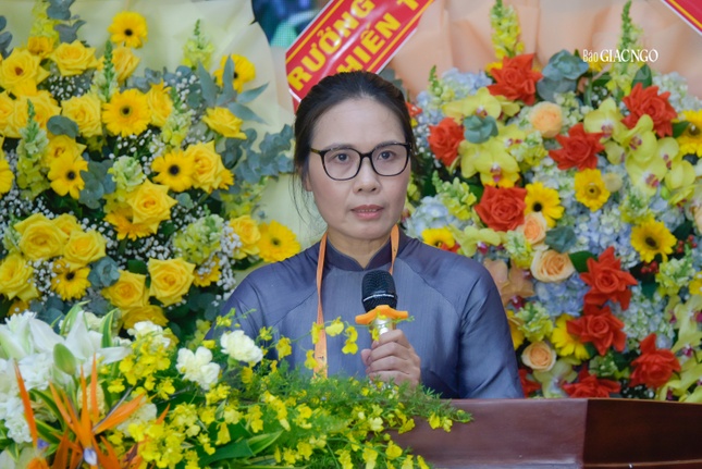 Bà Trần Thị Minh Nga phát biểu