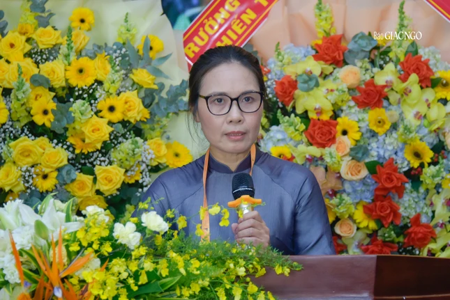 Bà Trần Thị Minh Nga phát biểu