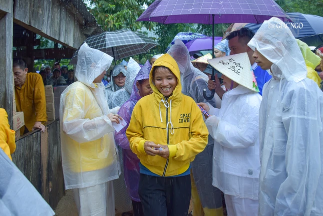 Nụ cười khi được nhận quà