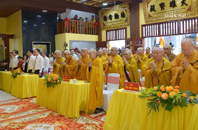 Chư tôn đức, đại diện chính quyền tham dự