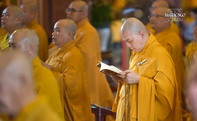 Chú tâm theo lời kinh