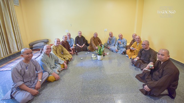 Giây phút các hành giả chia sẻ các kinh nghiệm trong tu học, chuyên môn quản lý hành chính Giáo hội, điều hành tự viện
