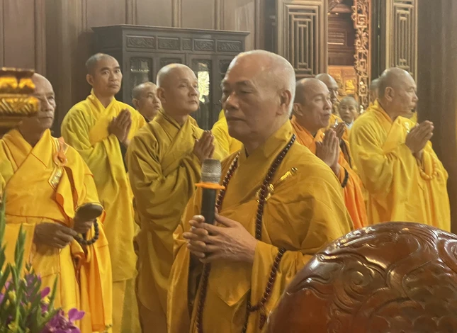 Hòa thượng Thích Giác Đạo sám chủ lễ cúng ngọ tưởng niệm Hòa thượng Thích Giác Đạo sám chủ lễ cúng ngọ tưởng niệm