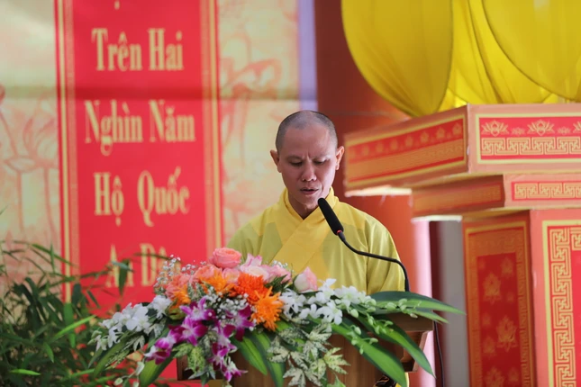 Đại đức Thích Nguyên Minh phát biểu khai mạc Đại đức Thích Nguyên Minh phát biểu khai mạc
