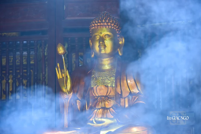 Theo gia phả dòng họ Lê Hữu, chùa Tượng Sơn được xây dựng từ thời Hậu Lê, thế kỷ XVIII do bà Đặng Phùng Hầu (bà ngoại của danh y Lê Hữu Trác), vợ của Tạ hiểu điểm Tham đốc quận công Bùi Tướng Công nêu ý tưởng xây dựng. Sau đó, chùa được con gái là bà Bùi Thị Thưởng (mẹ danh y Lê Hữu Trác), vợ của tiến sĩ Lê Hữu Mưu tiếp tục hoàn thành ý nguyện; cùng sự chỉ đạo xây dựng của danh y Lê Hữu Trác và anh trai là Lê Hữu Tán, với mục đích là thờ Phật và liệt tổ hai họ Bùi, Lê Hữu