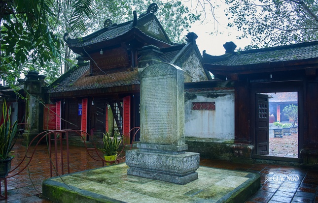 Theo văn bia chùa Tượng Sơn ghi chép, ban đầu chùa có kiến trúc theo hình chữ "Nhất", đến nay đã qua nhiều lần trùng tu. Năm Minh Mạng thứ 16 (1835), nhà sư Lê Hữu Ân, pháp danh Thích Phổ Quang đã làm lại chùa Thượng, sửa chữa chùa Hạ, dựng gác chuông tám mái, đúc đại hồng chung có khắc chữ Tượng Sơn tự chung