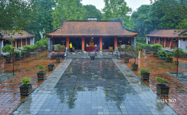 Chùa Tượng Sơn là ngôi chùa nổi tiếng ở Hà Tĩnh, mỗi năm thu hút hàng ngàn khách du lịch đến tham quan cũng như dâng hương tưởng niệm, bày tỏ lòng thành kính đến đại danh y Hải Thượng Lãn Ông Lê Hữu Trác