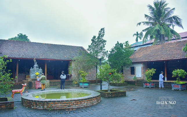 Tại đây, ông cũng dành nhiều thời gian nghiên cứu và hoàn thành các tác phẩm: Y tông tâm lĩnh (gồm 28 tập, 66 quyển), Y trung quan kiện (1780), Y hải cầu nguyên (1782), Thượng kinh ký sự (1783), Vận khí bí điển (1786) và các tác phẩm khác