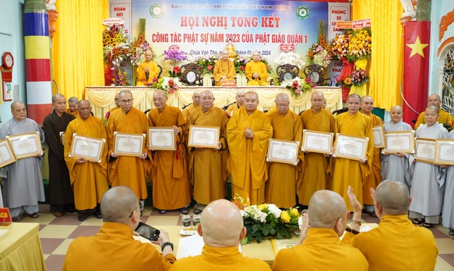 Các cá nhân nhận Bằng công đức của Ban Trị sự Phật giáo TP.HCM