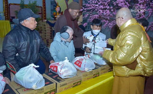 Hơn 500 phần quà được trao đến người dân tỉnh Thái Bình