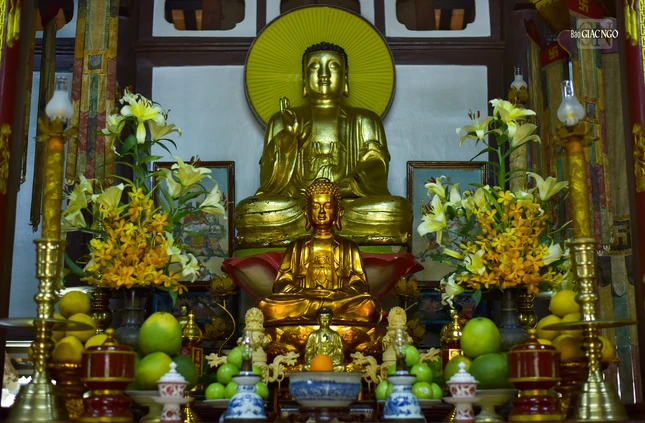 Chánh điện thờ Phật thiết trí giản dị nhưng trang nghiêm tại chùa Bảo Lâm