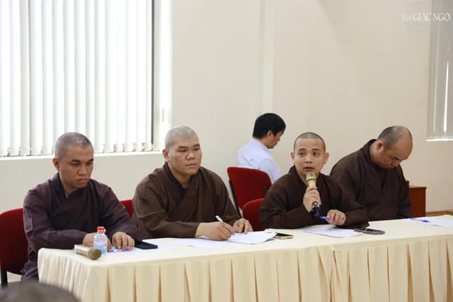 Đại đức Thích Nguyện Truyền, Phó Chủ nhiệm Câu lạc bộ Phóng viên - Cộng tác viên Báo Giác Ngộ triển khai chương trình hoạt động của câu lạc bộ trong năm 2024