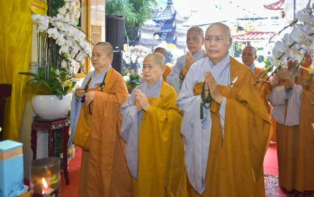 Chư Ni Phân ban Ni giới T.Ư thành kính viếng Giác linh Ni trưởng tân viên tịch