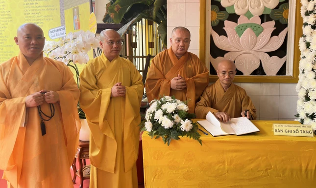 Ký sổ tang lưu niệm