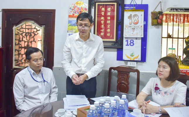 Ông Huỳnh Kim Hiền phát biểu tại buổi làm việc